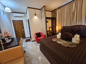 Chiangmai Lanna & Modern Loft Hotel