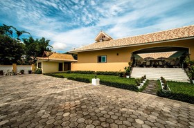 Nok Resort & Hotel