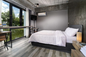 The Nichehome - A Lovely Waterside Living
