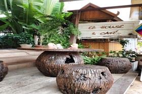 EZ House & Cafe