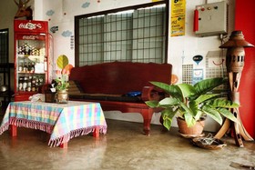 EZ House & Cafe