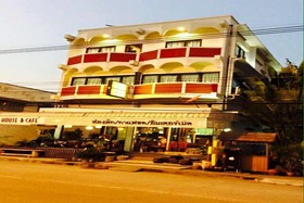 EZ House & Cafe