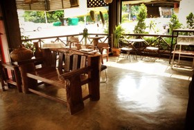 EZ House & Cafe
