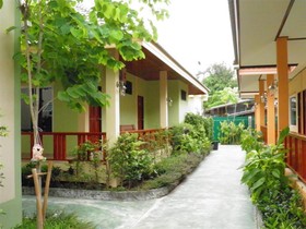 Ruen Narisra Resort