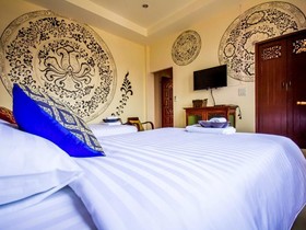 Wake Up at Muang Kao Boutique Hotel
