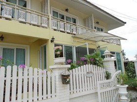 The Fullhouse
