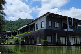 Avatar Miracles Hotel