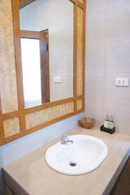Uthai River Lake Resort