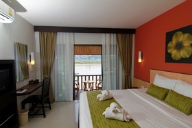 Chiangkhong Teak Garden Riverfront Hotel