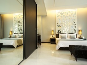 Long Beach Luxury Villas