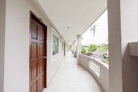 Phensri Apartment by OYO Rooms