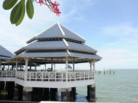 Bangsaen Villa Hotel