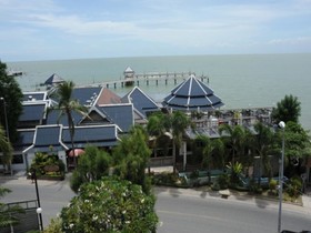 Bangsaen Villa Hotel