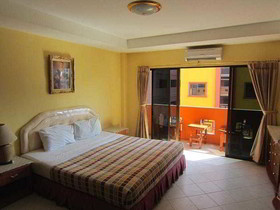 Robins Nest Restaurant And Guesthouse