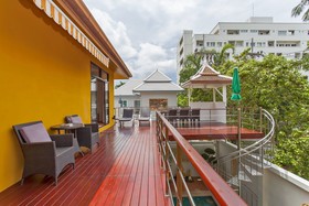 Sunny Villa