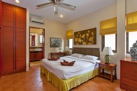 Sunny Villa