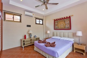 Sunny Villa