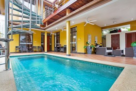 Sunny Villa