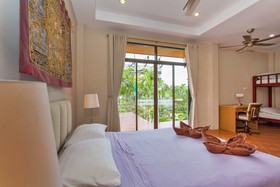 Sunny Villa