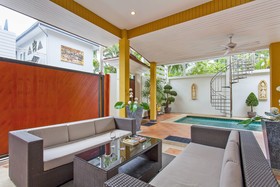 Sunny Villa