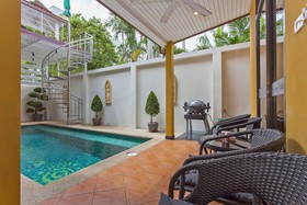Sunny Villa