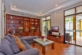 Sunny Villa