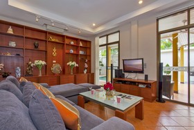 Sunny Villa