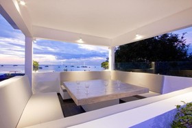 Villa 7th Heaven Beach Front