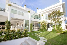 Villa 7th Heaven Beach Front