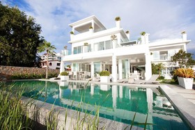 Villa 7th Heaven Beach Front