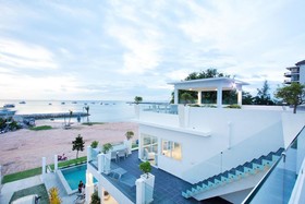 Villa 7th Heaven Beach Front