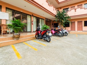 OYO 1087 Udom Khomkham Apartment
