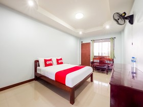 OYO 1087 Udom Khomkham Apartment