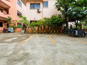 OYO 1087 Udom Khomkham Apartment