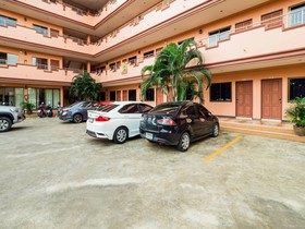 OYO 1087 Udom Khomkham Apartment