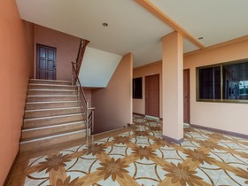 OYO 1087 Udom Khomkham Apartment