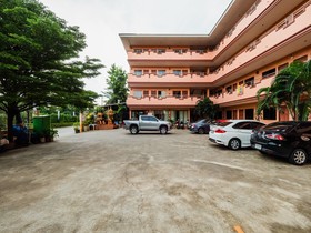 OYO 1087 Udom Khomkham Apartment
