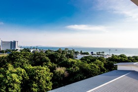 The Sea Breeze Jomtien Resort