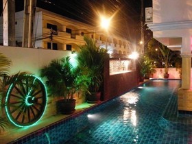 The Caddy Shack Inn