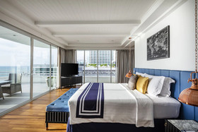 A-One The Royal Cruise Hotel