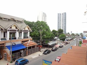 Beach House Pattaya