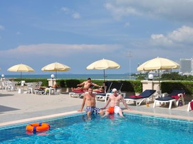 Flipper Lodge