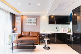 Grand Avenue by Pattaya Holiday
