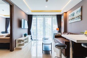 Grand Avenue by Pattaya Holiday