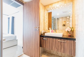Grand Avenue by Pattaya Holiday