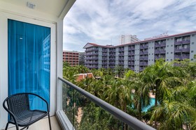 Grand Avenue by Pattaya Holiday
