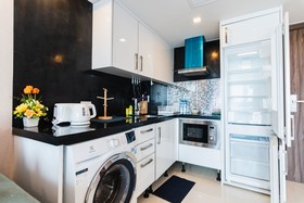 Grand Avenue by Pattaya Holiday