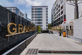Grand Avenue by Pattaya Holiday