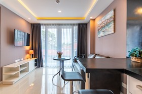 Grand Avenue by Pattaya Holiday