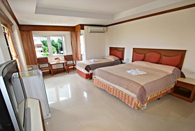 Lek Villa